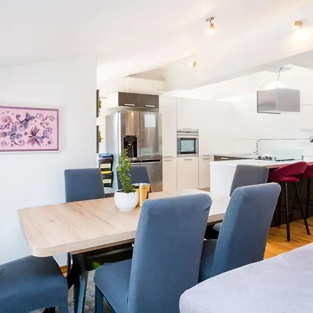 In Mit Grill, Garten Und Terrasse דירה מדולין