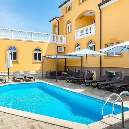 Apartment In Mit Grill, Garten Und Terrasse *