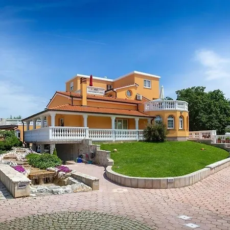 In Mit Grill, Garten Und Terrasse דירה *